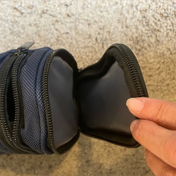 Blue Toiletry Bag Unisex Size 10X18 Inches - Picture 4 of 9